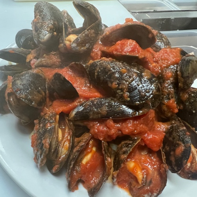 Mussels Marinara.